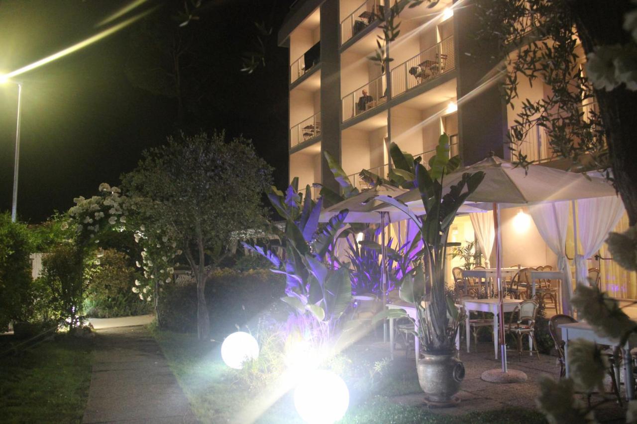 Hotel Bijou ฟอร์เต เดย์ มาร์มี ภายนอก รูปภาพ